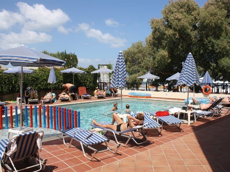 Margarita Beach Hotel Agia Marina Екстериор снимка